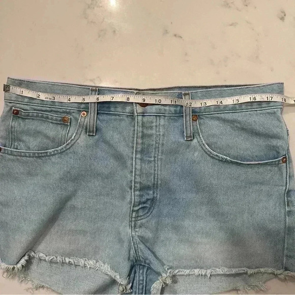 Madewell Relaxed Denim Shorts in Cedarcroft Wash High Rise Raw Hem Size 30- A14 - Picture 6 of 10